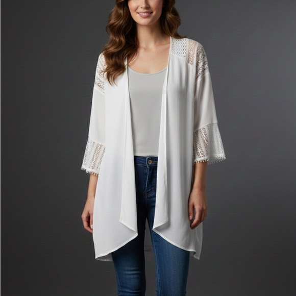 Apt. 9 Tops - Apt. 9 White Lace Accent Tunic
